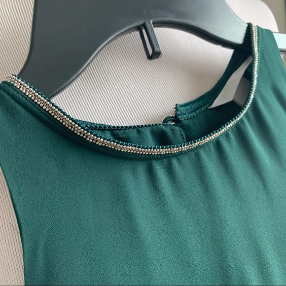 *Flaw* H&M emerald green asymmetrical shift Dress - Picture 3 of 10